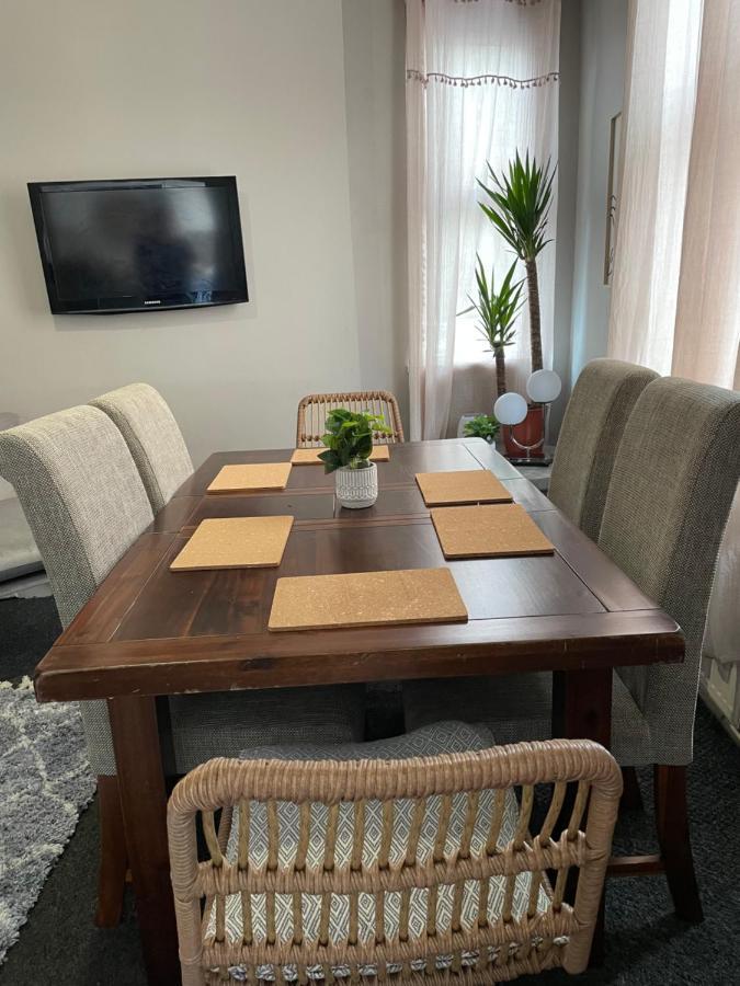Perfect For Large Groups, Sleeps 15 Close To City Centre Шефилд Екстериор снимка